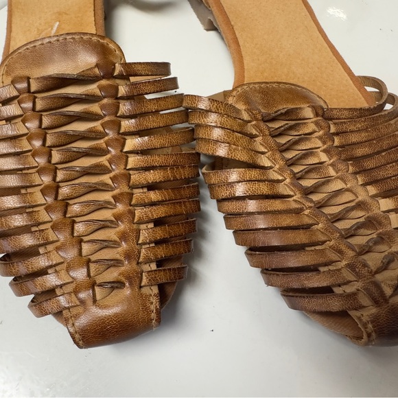 Seychelles Women's Brown Woven Sandals - Picture 4 of 8